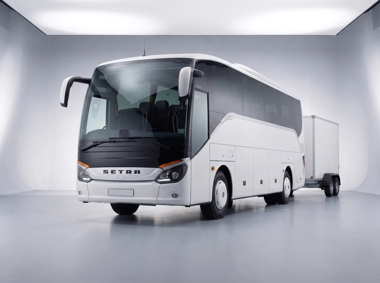 Klasse DE – Setra Reisebus mit Gepäckanhänger
